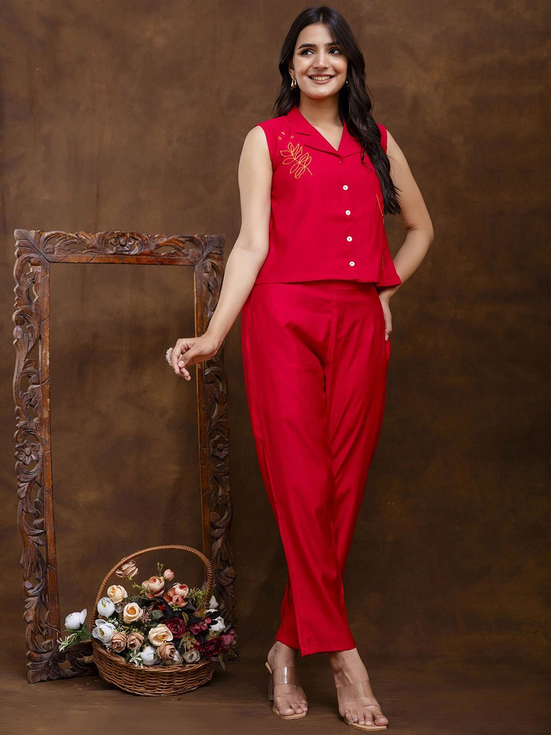 

FERANOID Embroidered Lapel Collar Sleeveless Waistcoat With Trouser, Red