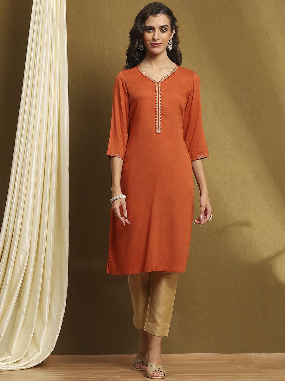 

Biba V-Neck Regular Straight Kurta, Orange