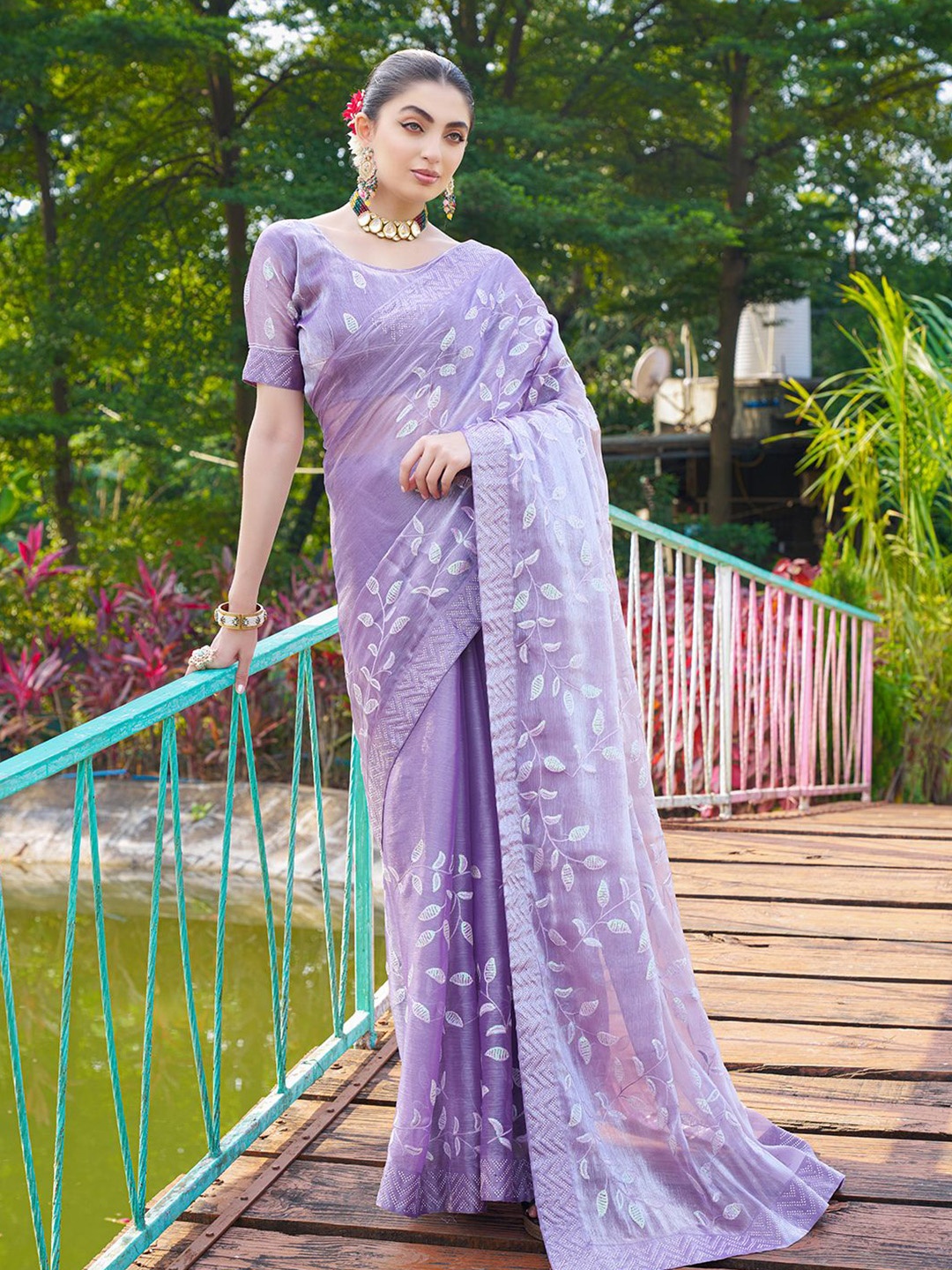 

SANJANA SILK Floral Sequinned Net Maheshwari Saree, Purple