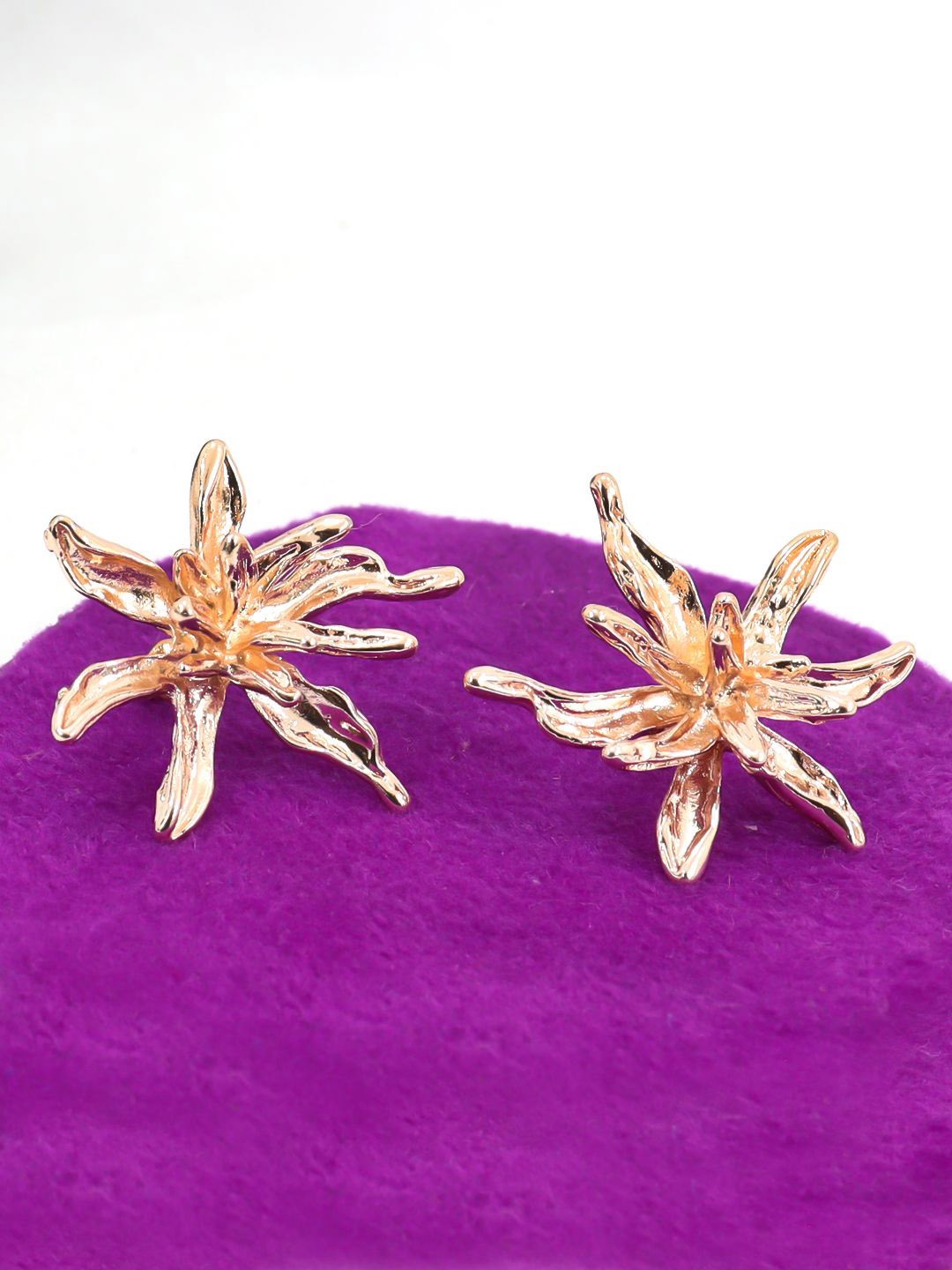 

KRENOZ Floral Studs Earrings, Gold