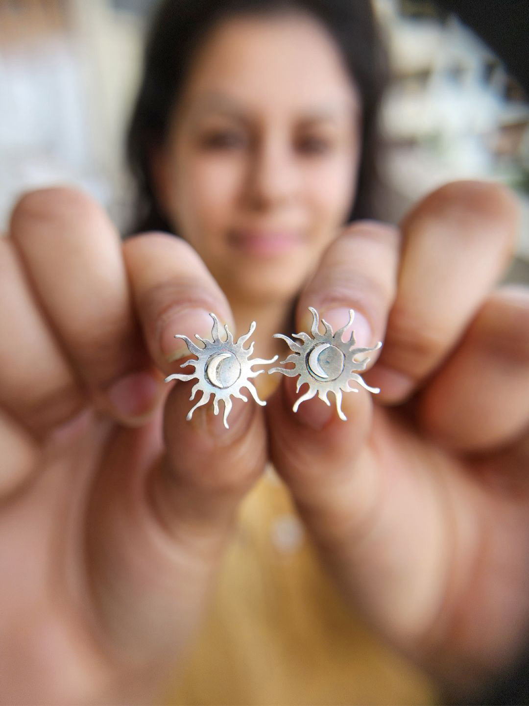

Goldnera 925 Sterling Silver Contemporary Studs