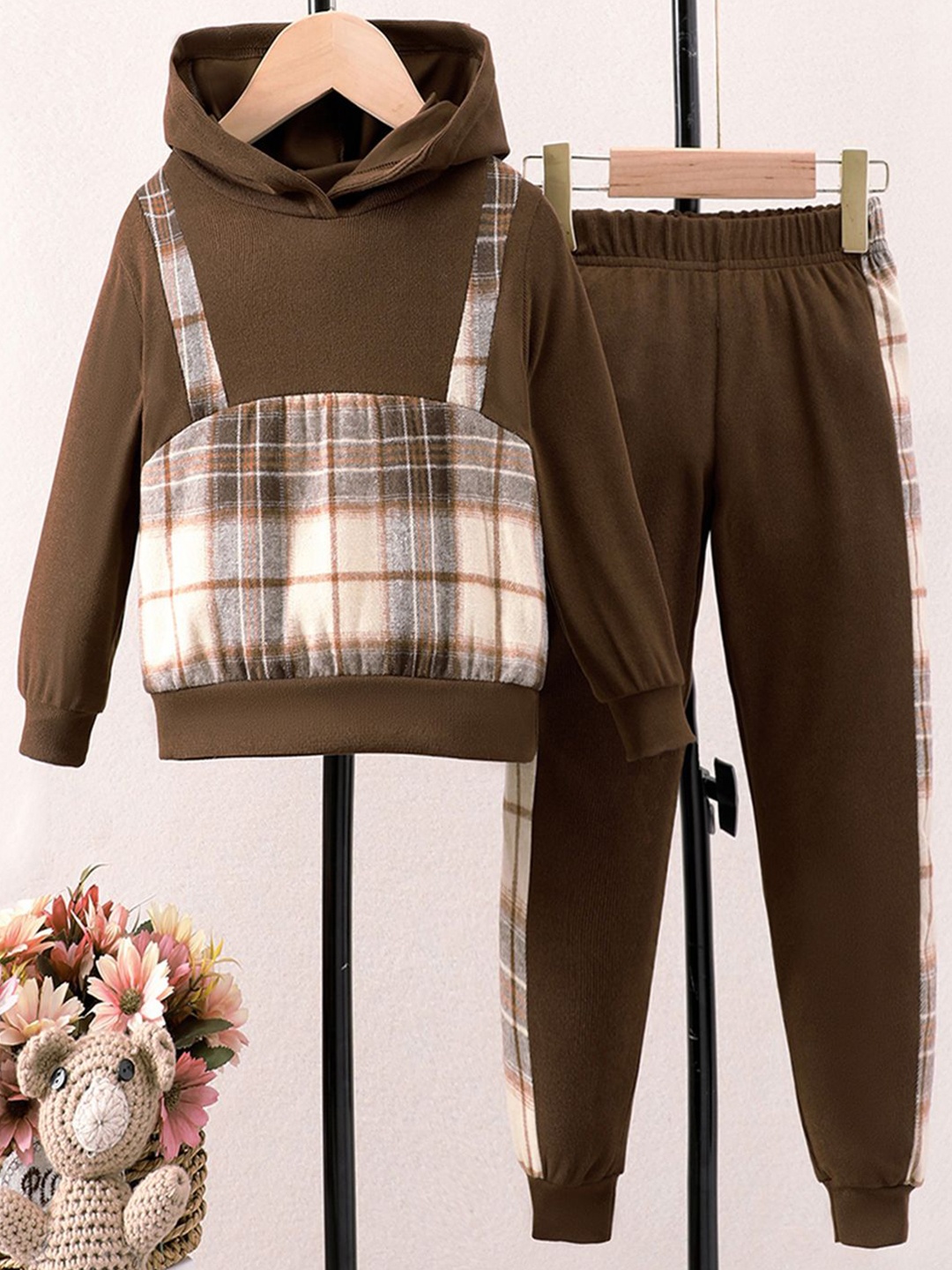 

INCLUD Girls Checked Sweatshirt With Trousers, Brown