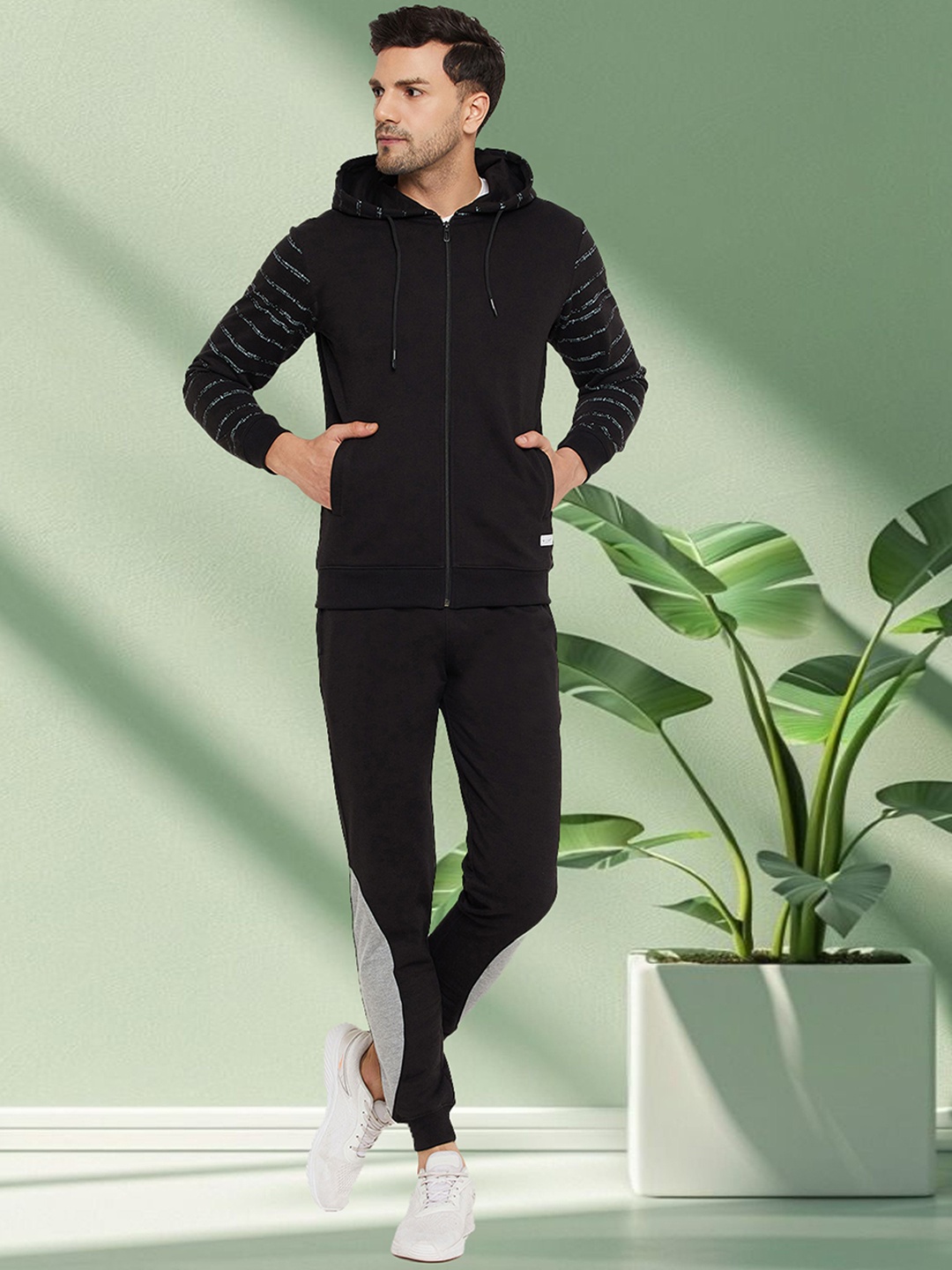 

WILD WEST Men Long Sleeves Tracksuits, Black