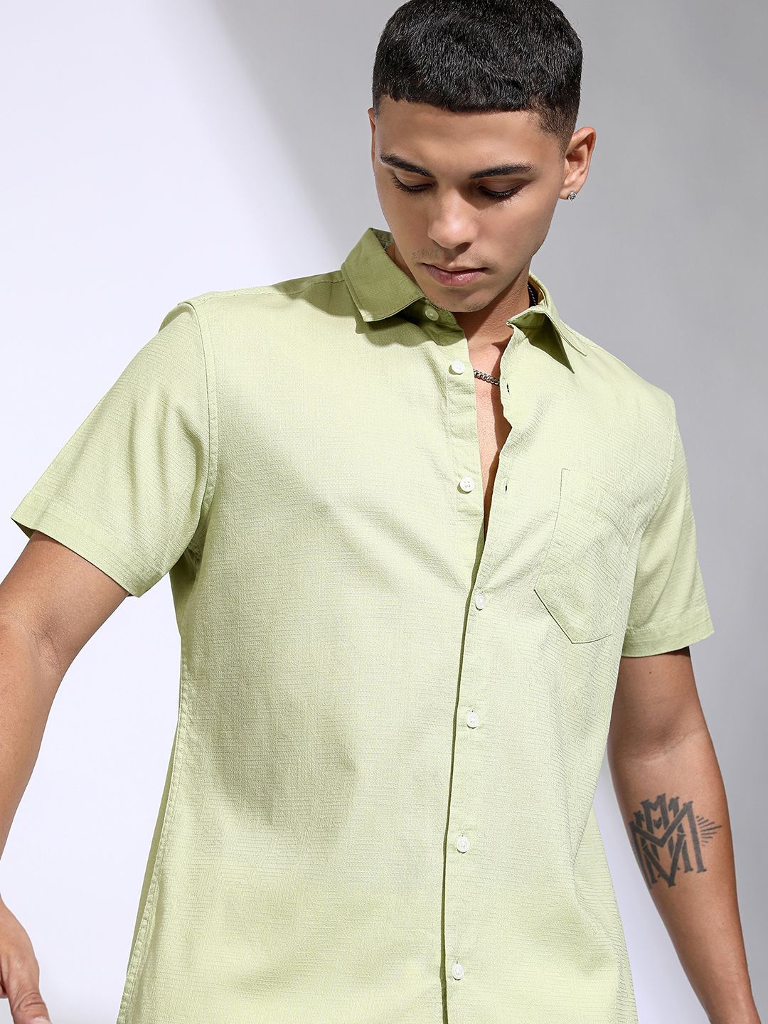 

Highlander Men Jacquard Textured Solid Casual Shirt, Green