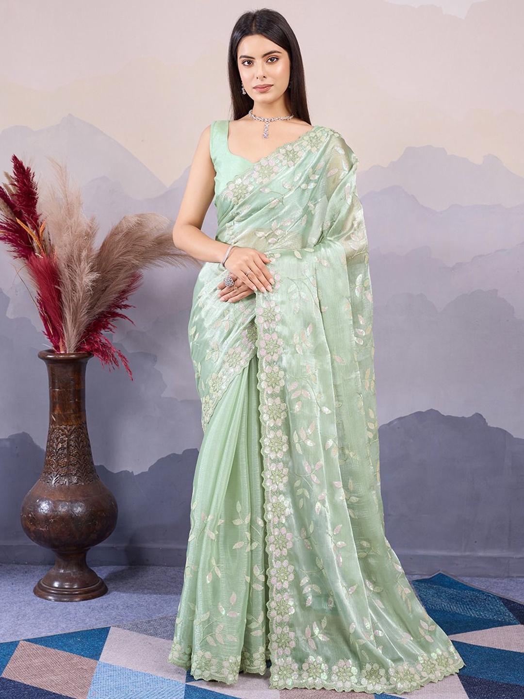 

VenderVilla Floral Embroidered Silk Blend Saree, Green