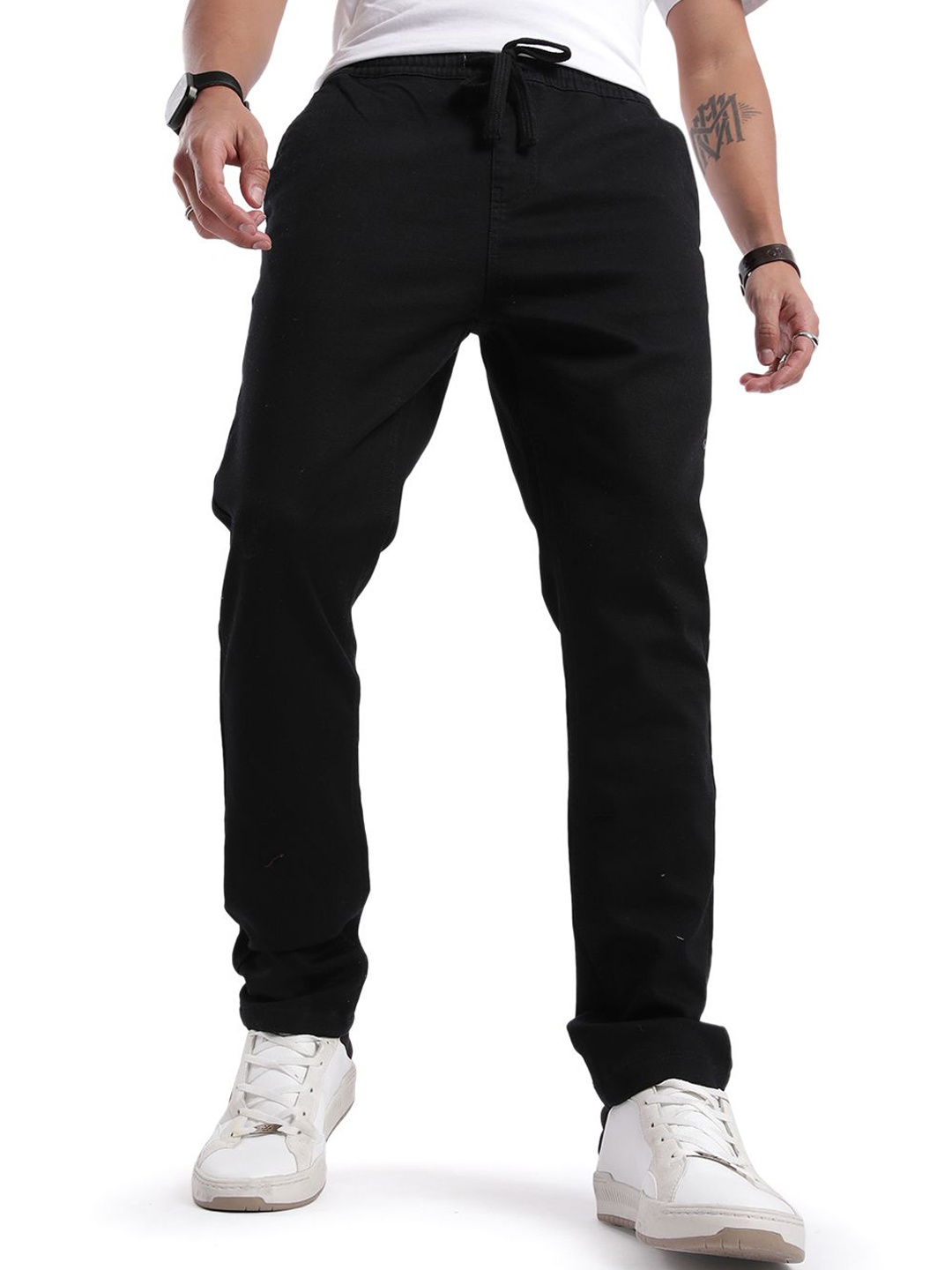 

WROGN Men Regular Fit Joggers Trousers, Black