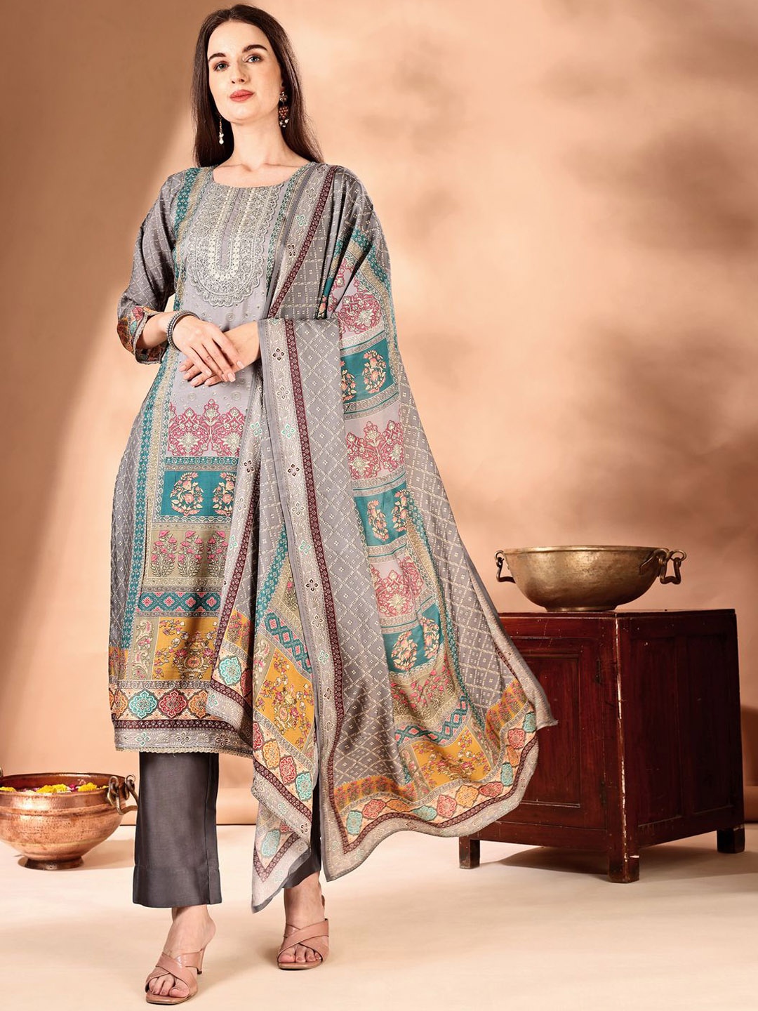 

KUNDAN FAB Floral Printed Thread Work Straight Kurta With Pyjamas & Dupatta, Grey