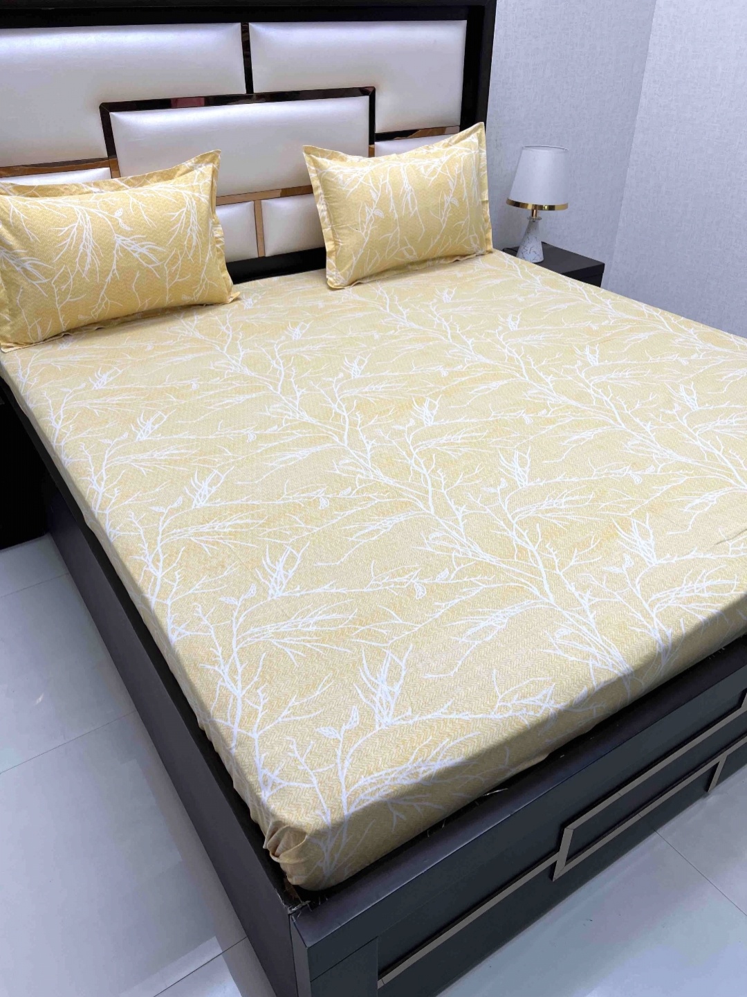 

Pure Decor Yellow & White Floral Pure Cotton 400 TC King Bedsheet Set 2.74 m x 3.04 m