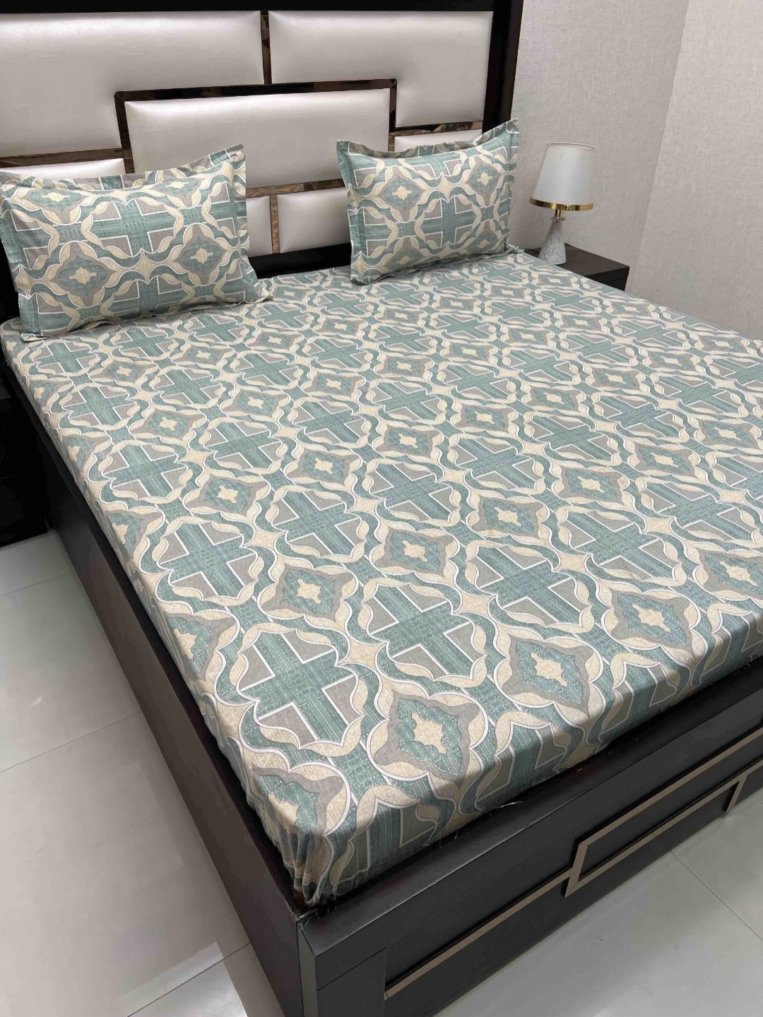 

Pure Decor Green Ethnic Motifs Pure Cotton 380 TC King Bedsheet Set 2.75 m x 3.05 m