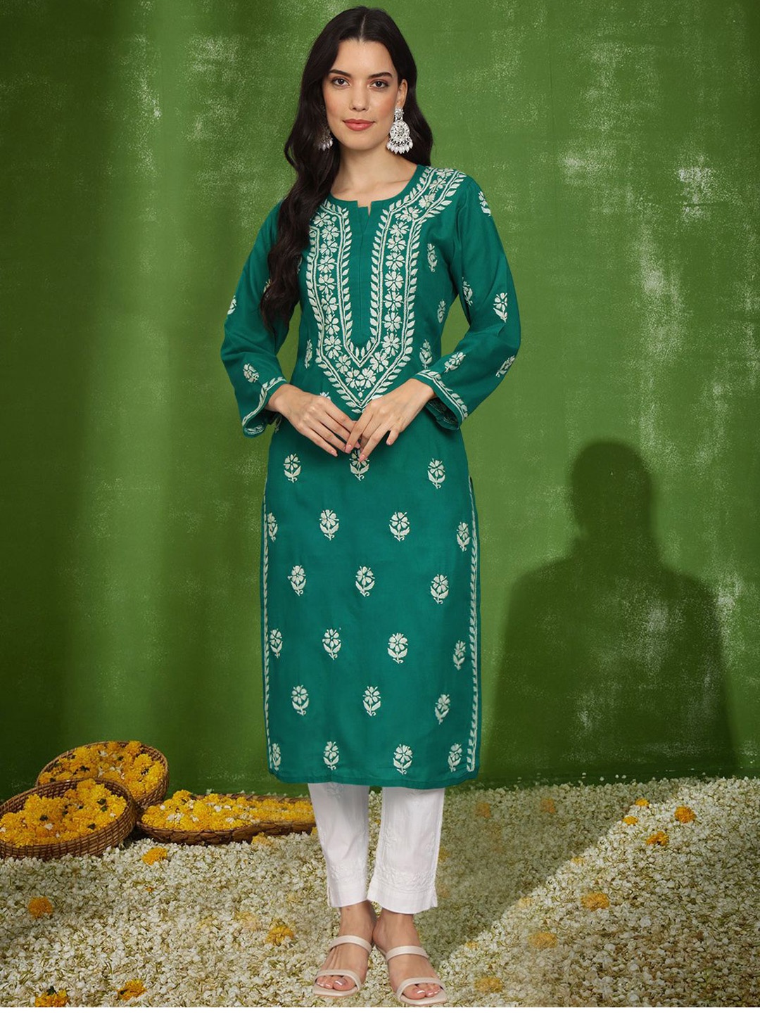 

PARAMOUNT CHIKAN Women Embroidered Lucknowi Chikankari Cotton Kurta, Green