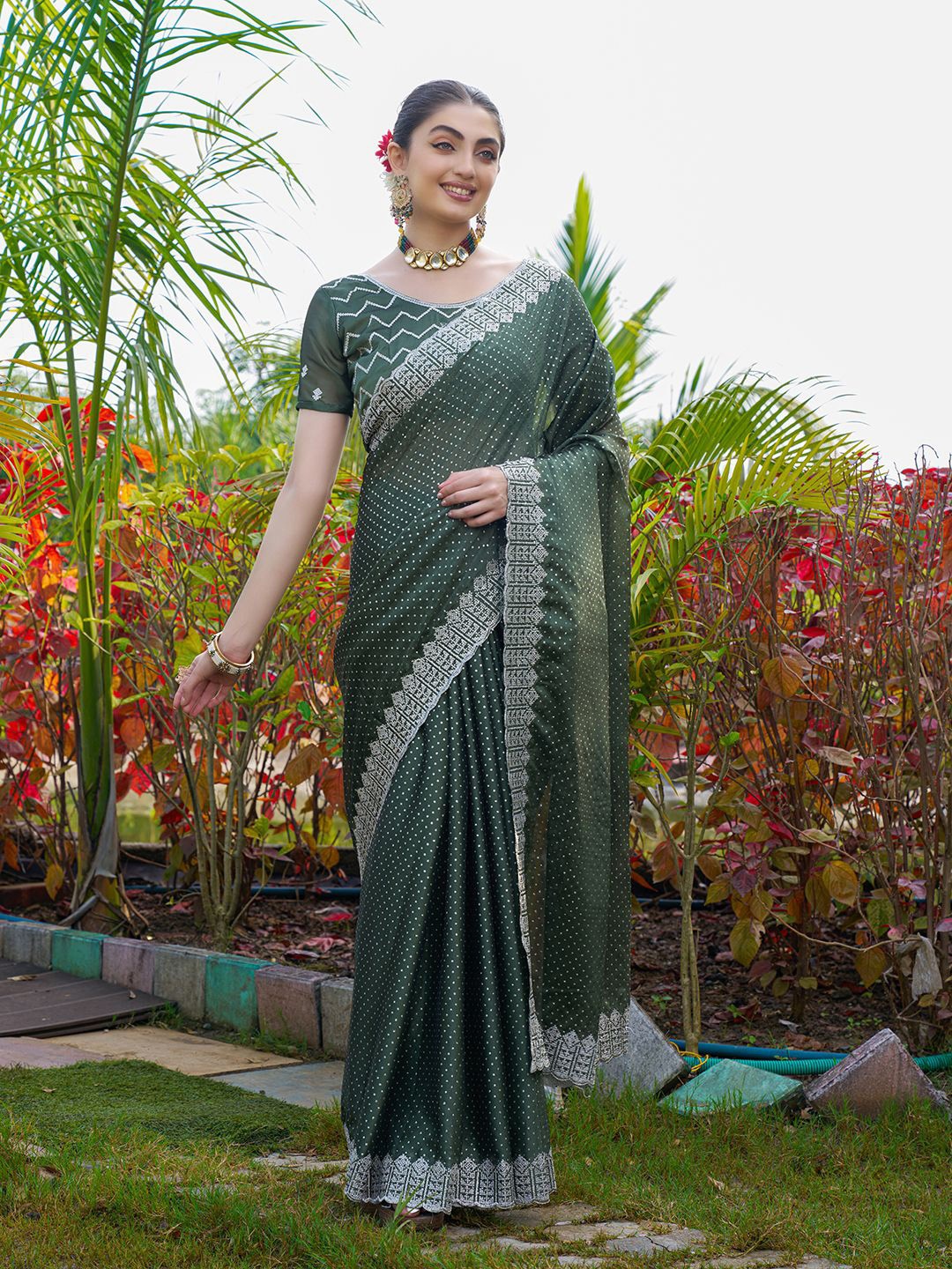 

SANJANA SILK Polka Dot Sequinned Maheshwari Saree, Green