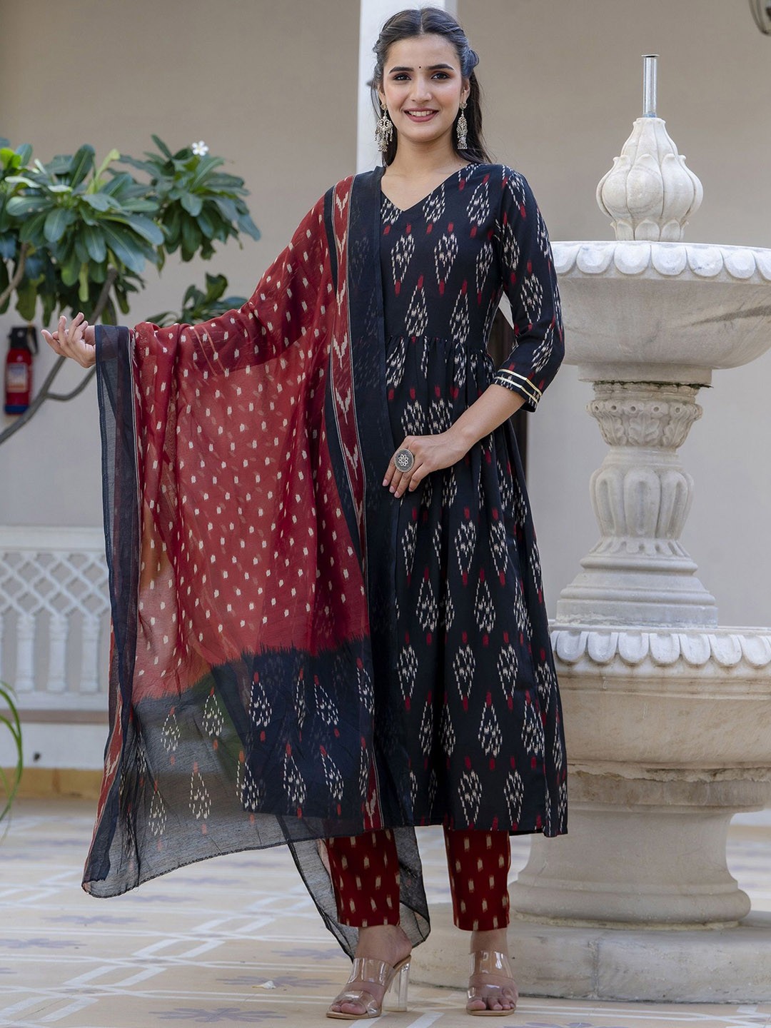 

KLOSIA Ethnic Motifs Printed V-Neck Anarkali Kurta With Trousers & Dupatta, Black