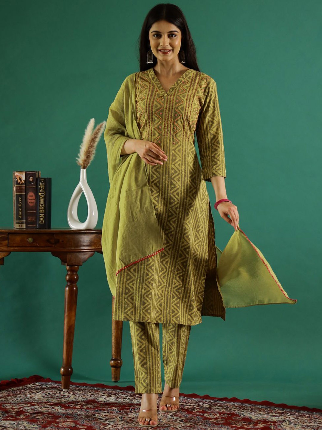 

Sangria Geometric Printed Thread Work Pure Cotton Straight Kurta & Trouser With Dupatta, Green