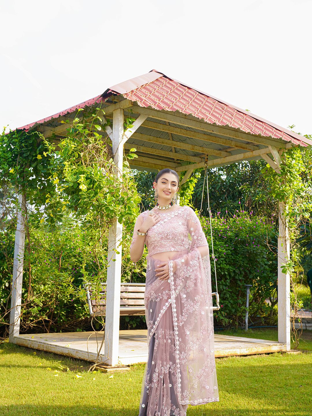

Sitanjali Floral Sequinned Net Maheshwari Saree, Peach