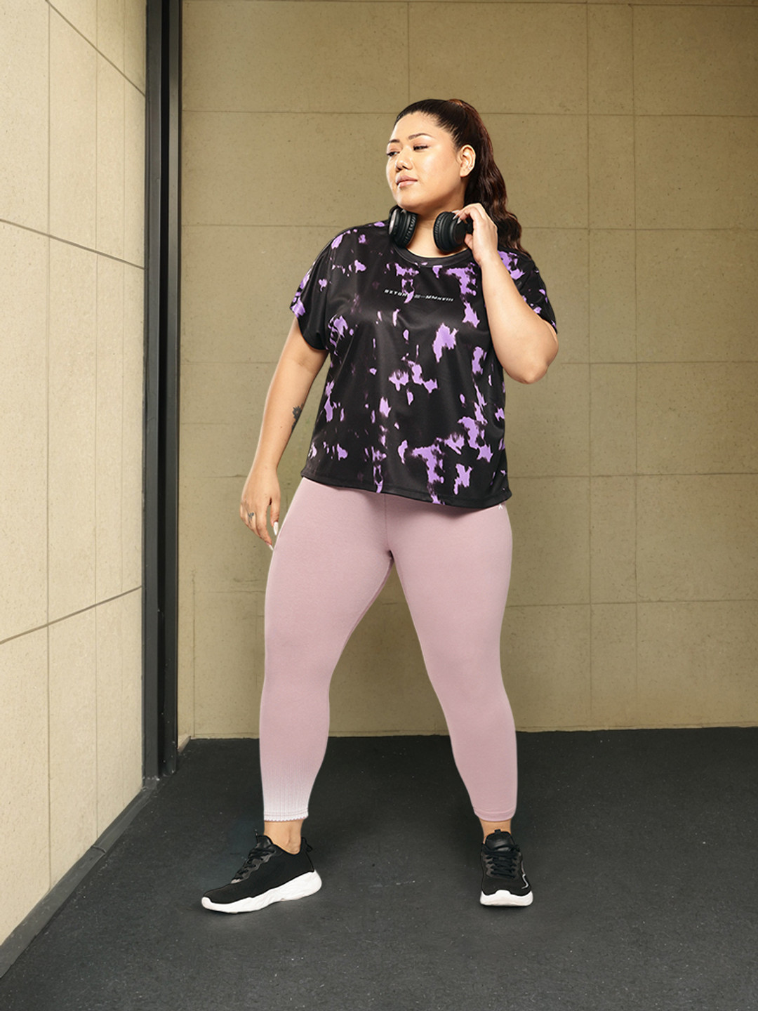 

Sztori Plus Size Printed Extended Sleeves T-shirt, Black