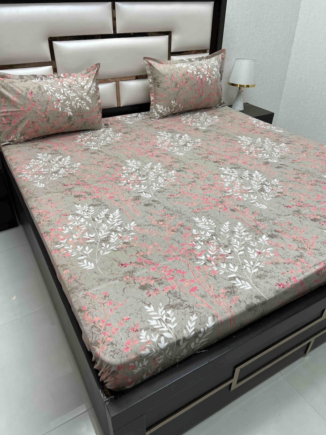 

Pure Decor Grey & Pink Floral Pure Cotton 350 TC King Bedsheet Set 2.75 m x 3.05 m