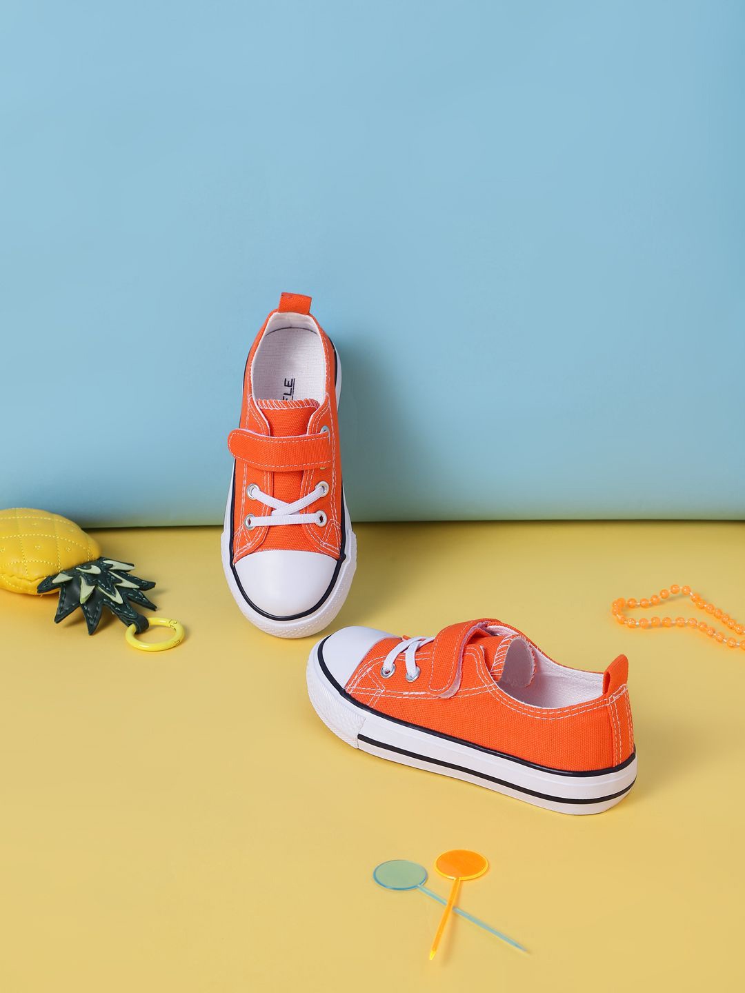 

Truffle Collection Kids VKCAN3 Velcro Sneakers, Orange