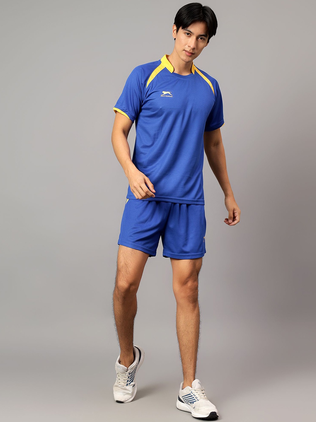 

Shiv Naresh Men Football T-Shirt & Short Set, Blue