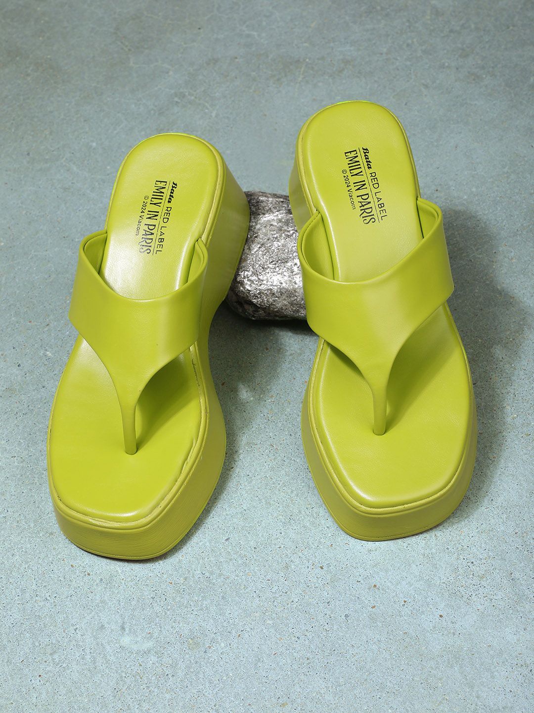 

Bata Women Solid Lightweight & Comfortable Sandals, Green