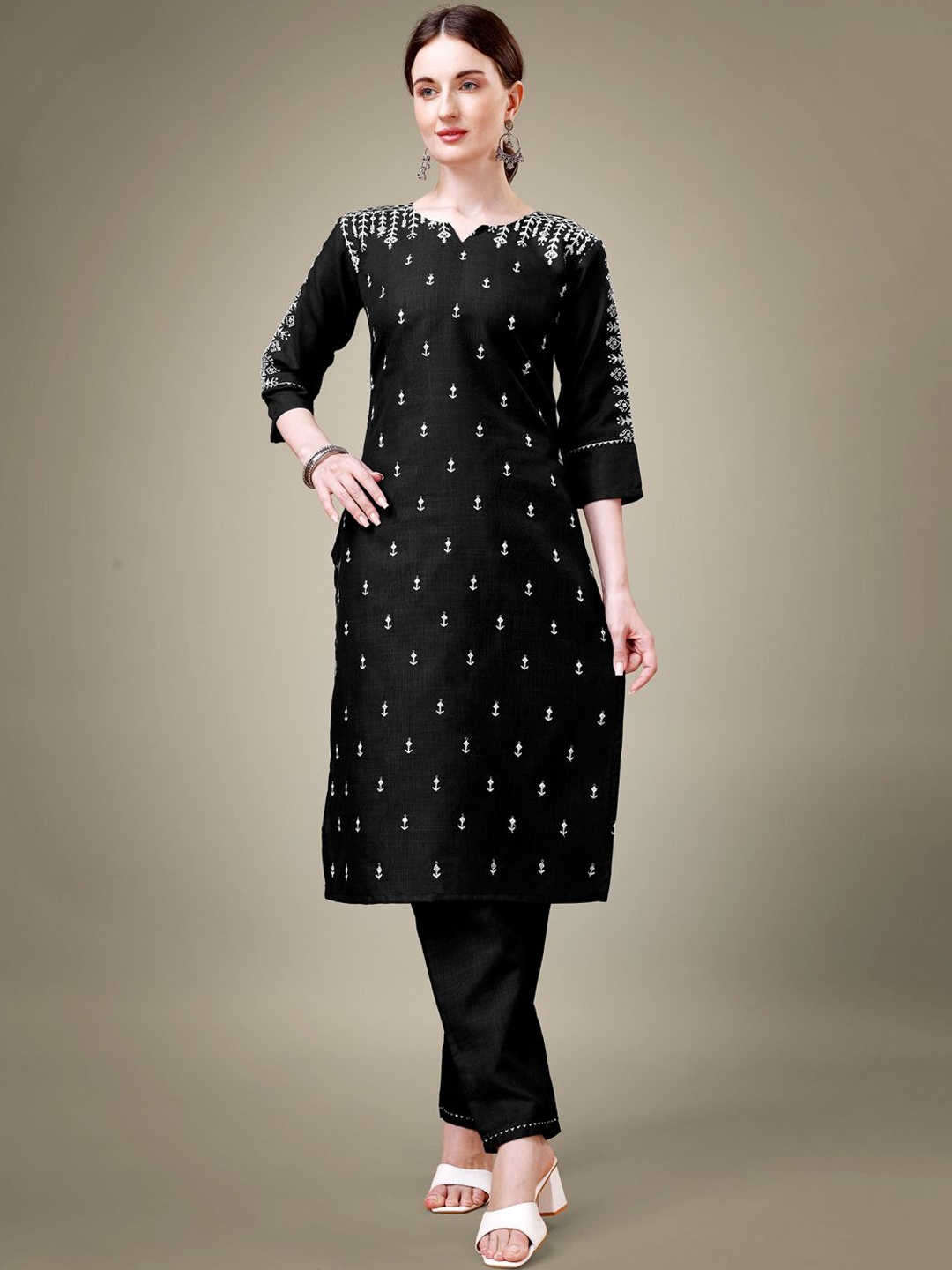

HI FI NX Floral Embroidered Straight Thread Work Kurta with Trousers, Black
