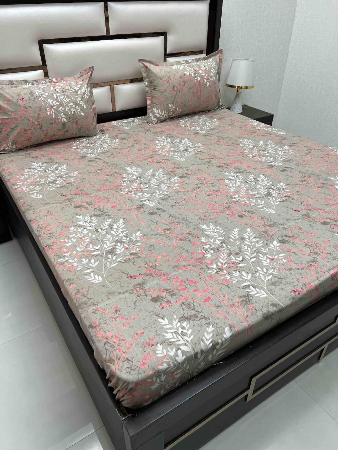 

Pure Decor Grey & Pink Floral Pure Cotton 380 TC King Bedsheet Set 2.75 m x 3.04 m