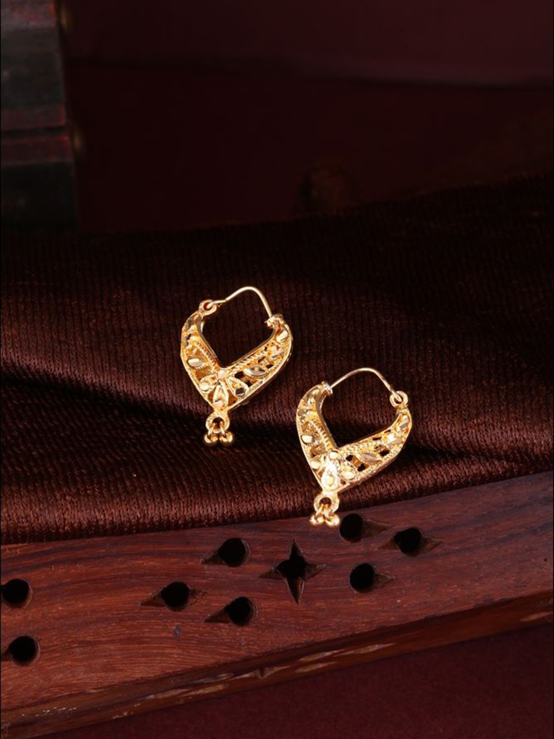 

DIVASTRI Set Of 2 Gold-Plated Circular Stone Studded Hoop Earrings