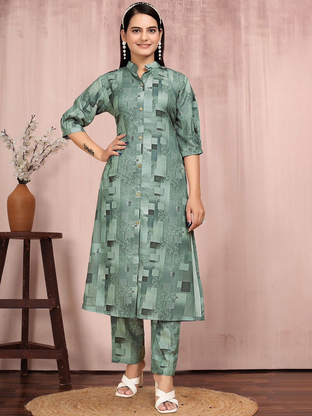 

APNISHA Geometric Printed Regular Straight Kurta with Trousers, Green