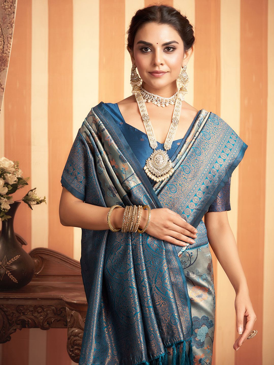 

Satrani Woven Design Zari Banarasi Sarees With Blouse Piece, Blue