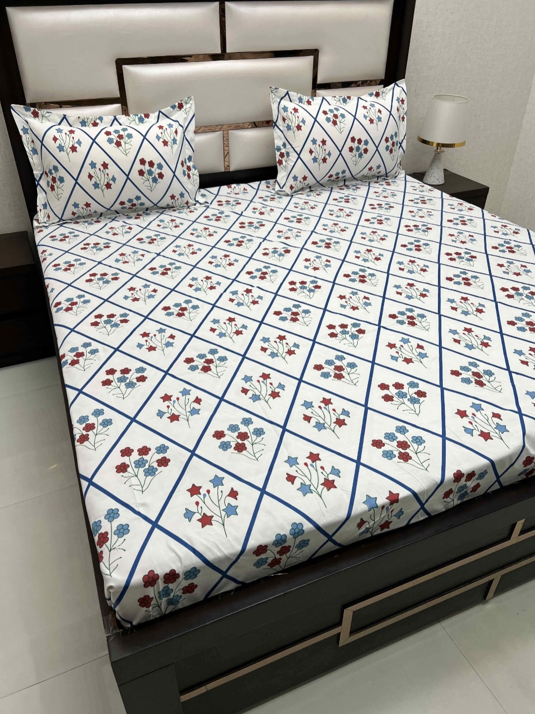 

Pure Decor Queen Size Double Bedsheet With 2 Pillow Covers 2.28m X 2.54m, White