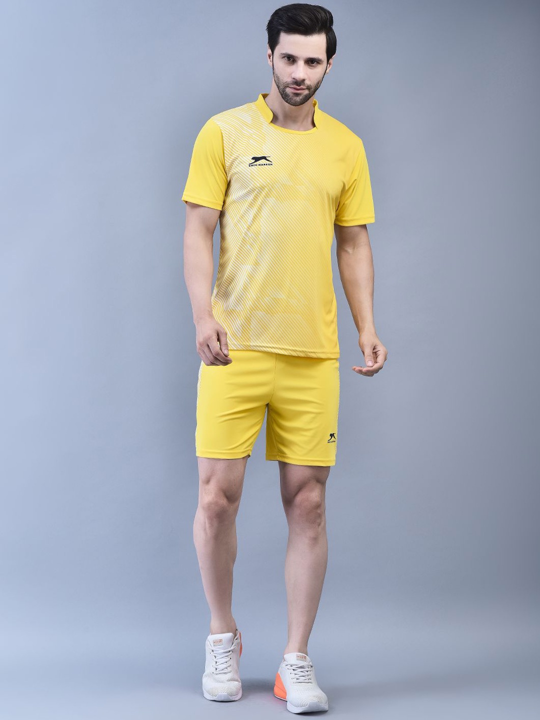 

Shiv Naresh Men Printed Short Sleeve T-Shirt & Short Co-Ords, Yellow