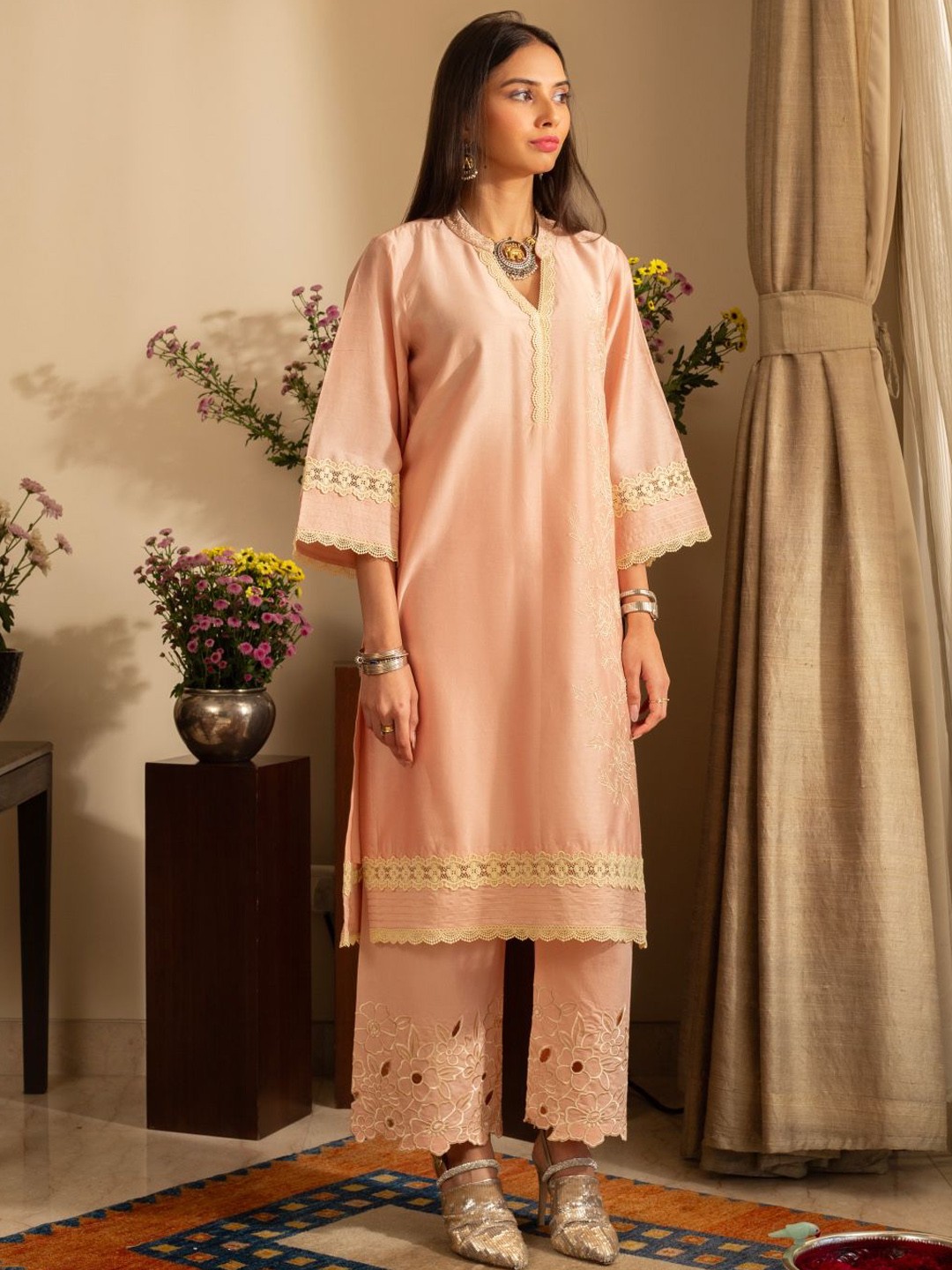 

HOUSE OF INARI Floral Embroidered Thread Work Chanderi Silk Straight Kurta With Palazzos, Peach