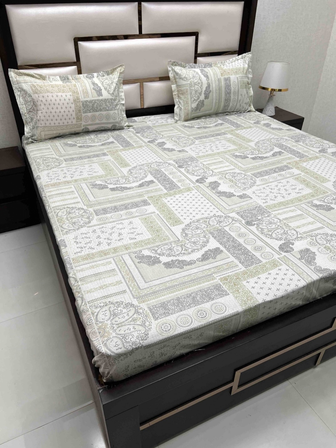 

Pure Decor Green & Grey Ethnic Motifs Pure Cotton 330 TC King Bedsheet Set 2.73 m x 3.05 m