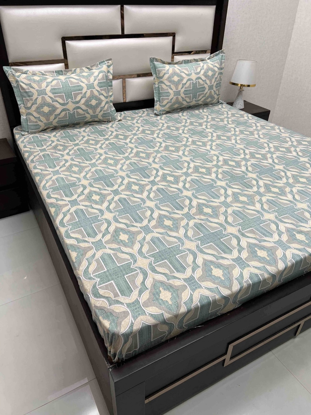 

Pure Decor Velar Green 330 TC Pure Cotton King Bedsheet Set-2.73 m x 3.05 m