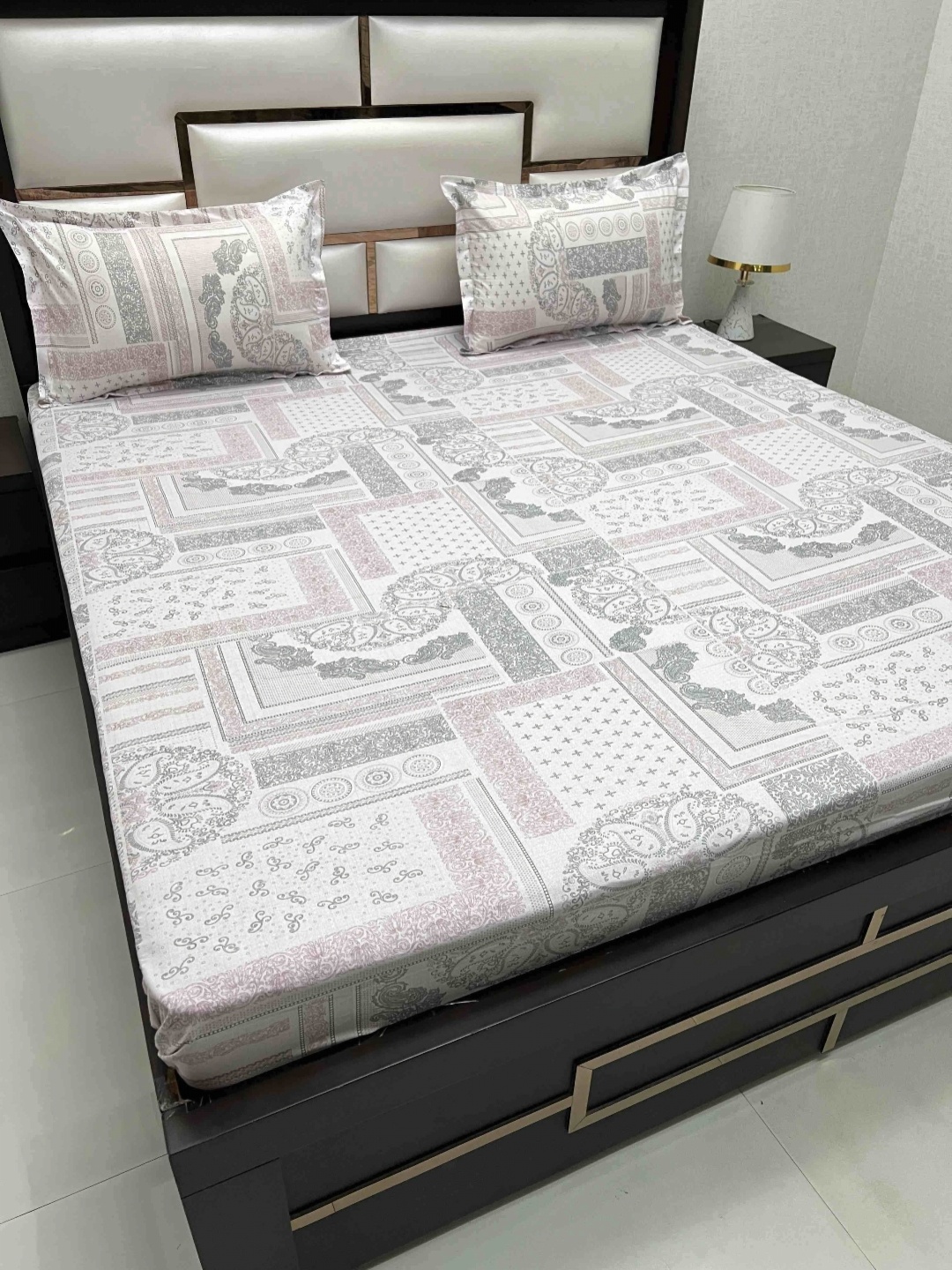 

Pure Decor Velar Pink & Grey Ethnic Pure Cotton 240 TC Super King Bedsheet Set-2.74mx3.06m