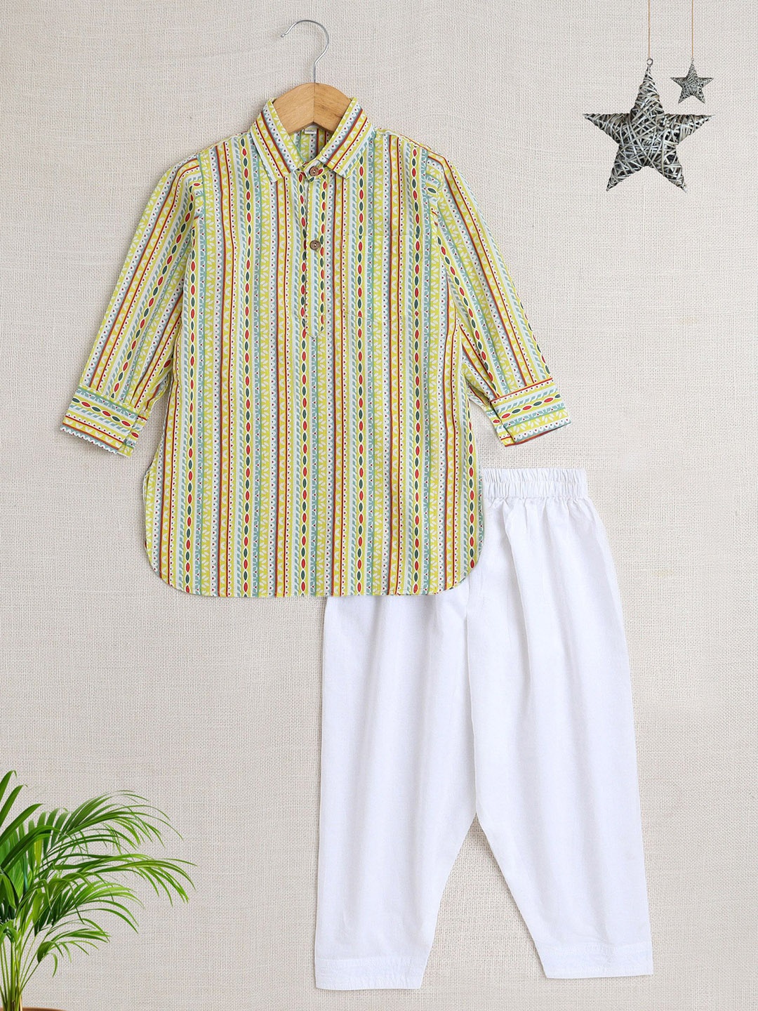 

The Magic Wand Boys Ethnic Motifs Printed Pure Cotton Straight Kurta with Pyjamas, Green