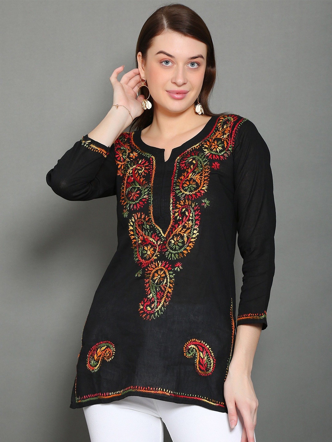 

NAZAQAT ETHNIC INDIA Women Pure Cotton Ethnic Motifs V-Neck Chikankari Chikankari Kurti, Black