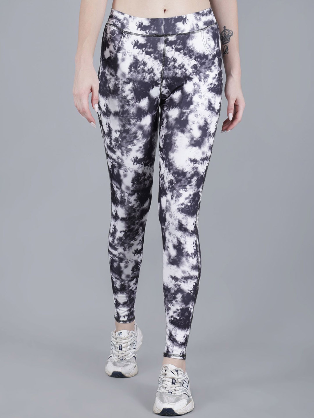 

DYWER Women Printed High-Rise Training or Gym Tights, Black