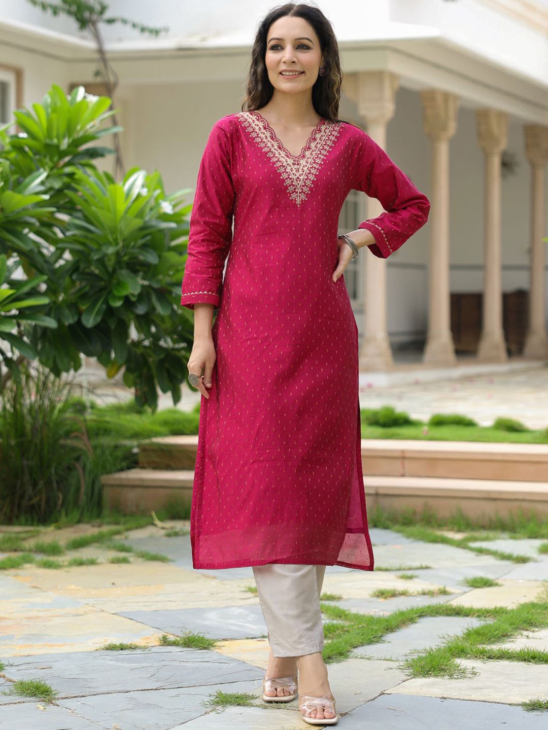 

FASHOR Ethnic Motifs Embroidered Jacquard Chanderi Silk Straight Kurta, Magenta