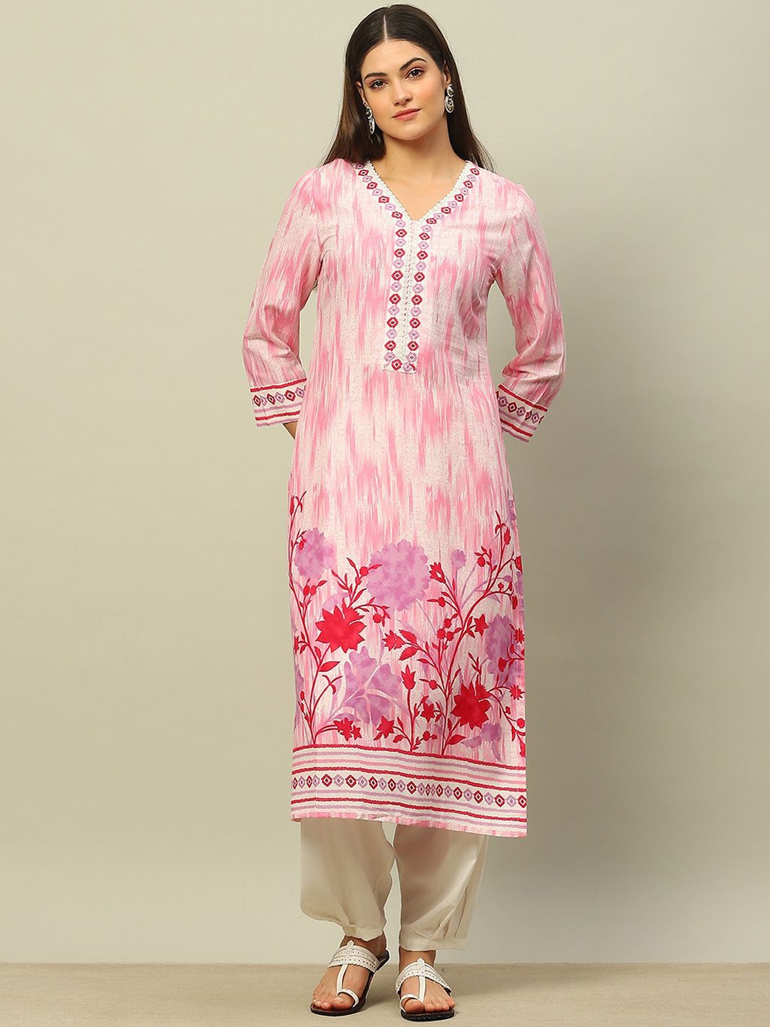 

Rangriti Floral Printed Thread Work Mandarin Collar Three Quarter Sleeves Straight Kurta, Pink