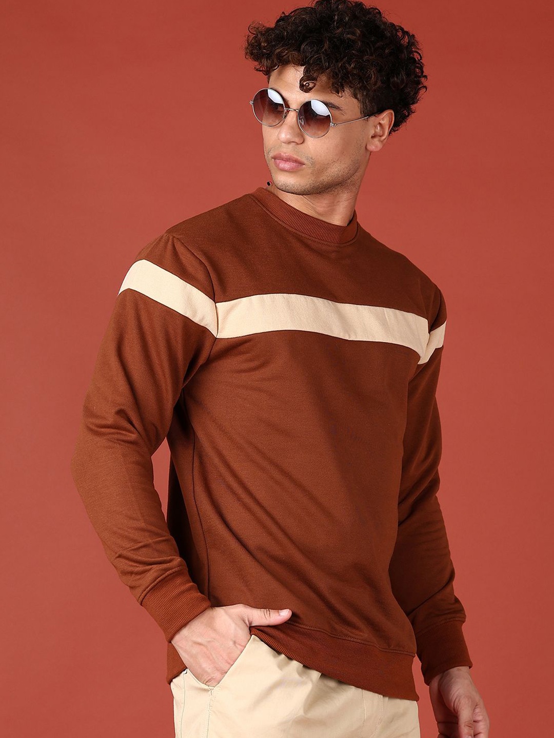 

V-Mart Men Colourblocked Round Neck Sweatshirt, Burgundy