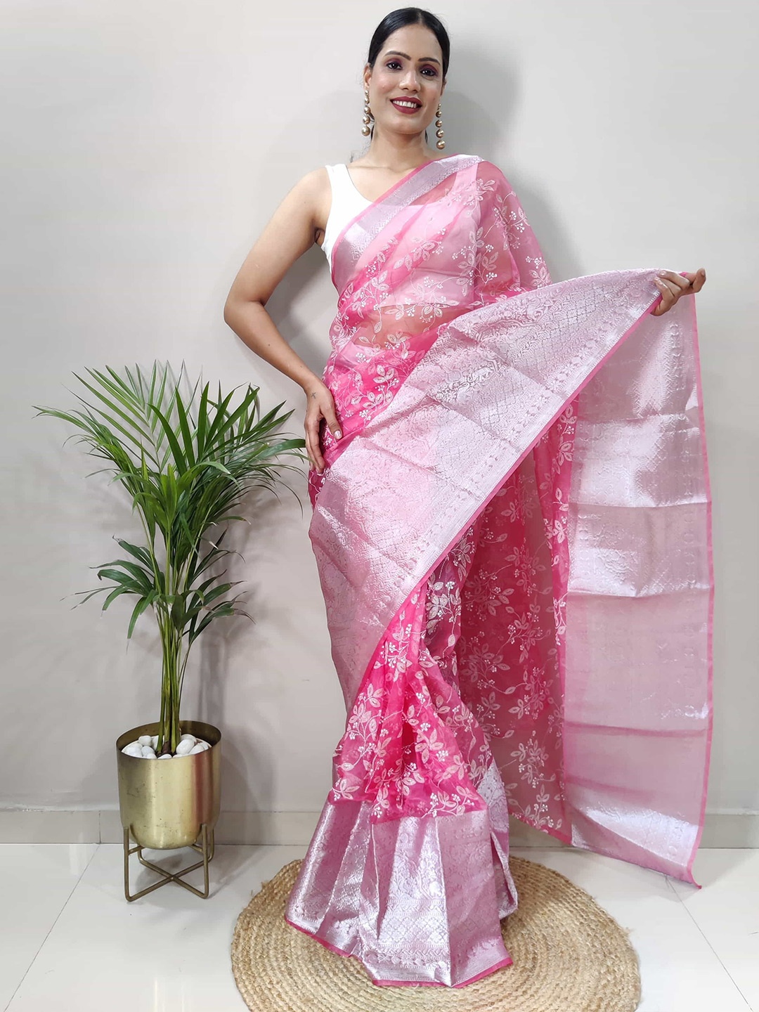 

V3 FASHION STUDIO Floral Woven Design Ready to Wear Jamdani Saree, Pink