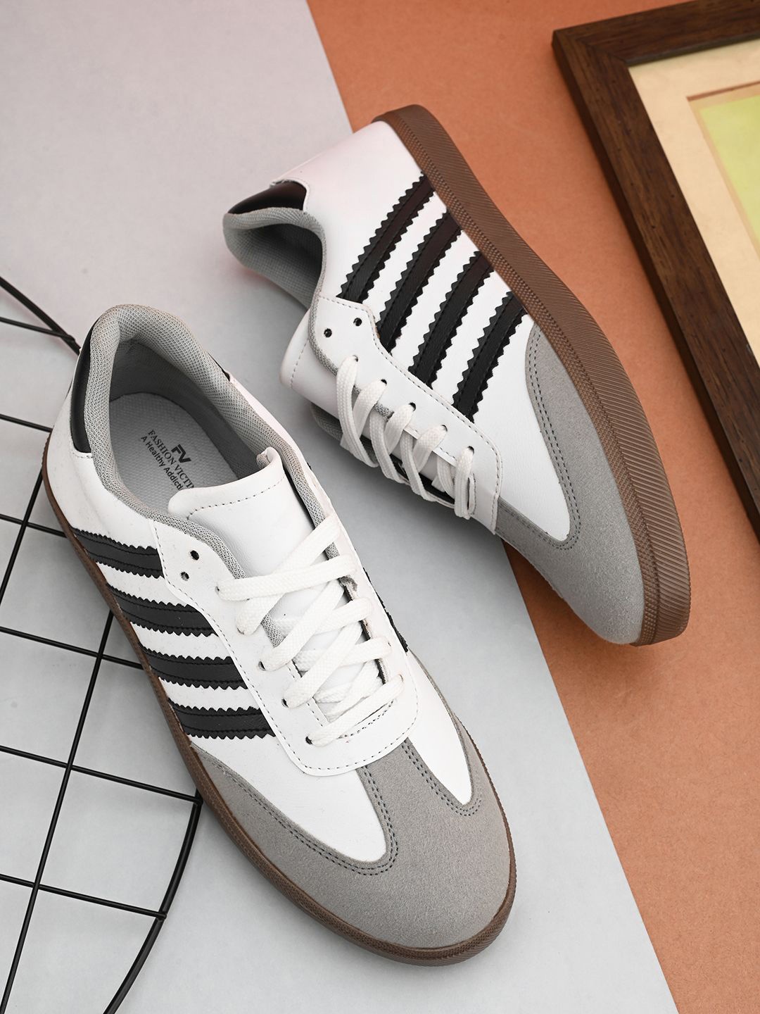 

Fashion Victim Men Striped Sneakers, White