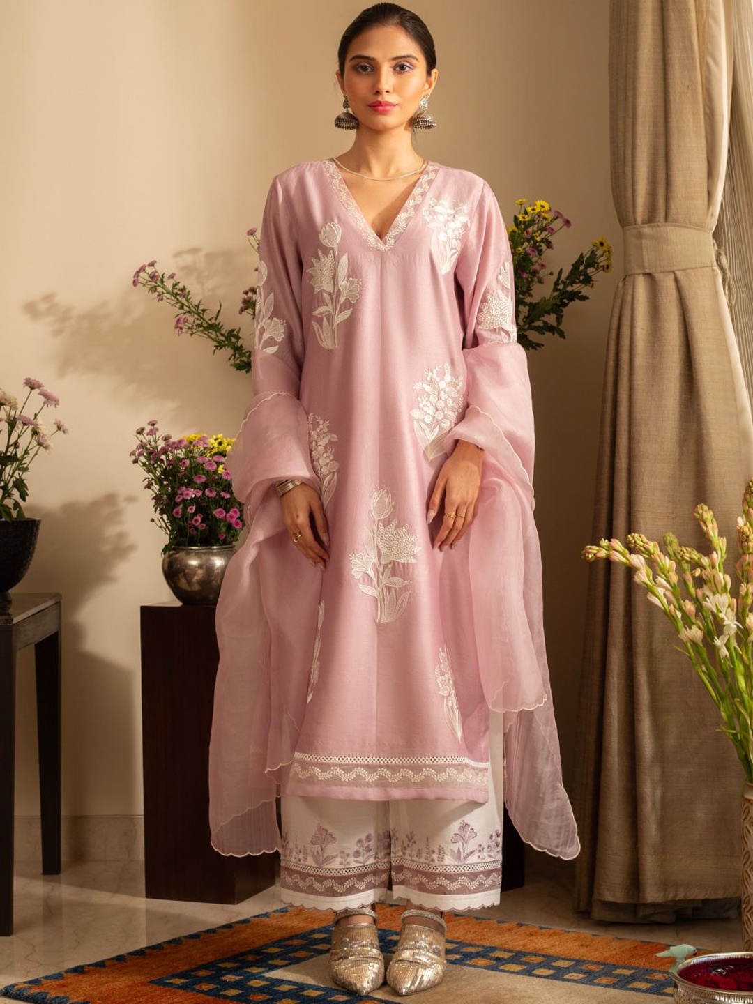 

HOUSE OF INARI Floral Thread Work Chanderi Silk Straight Kurta With Palazzos & Dupatta, Mauve