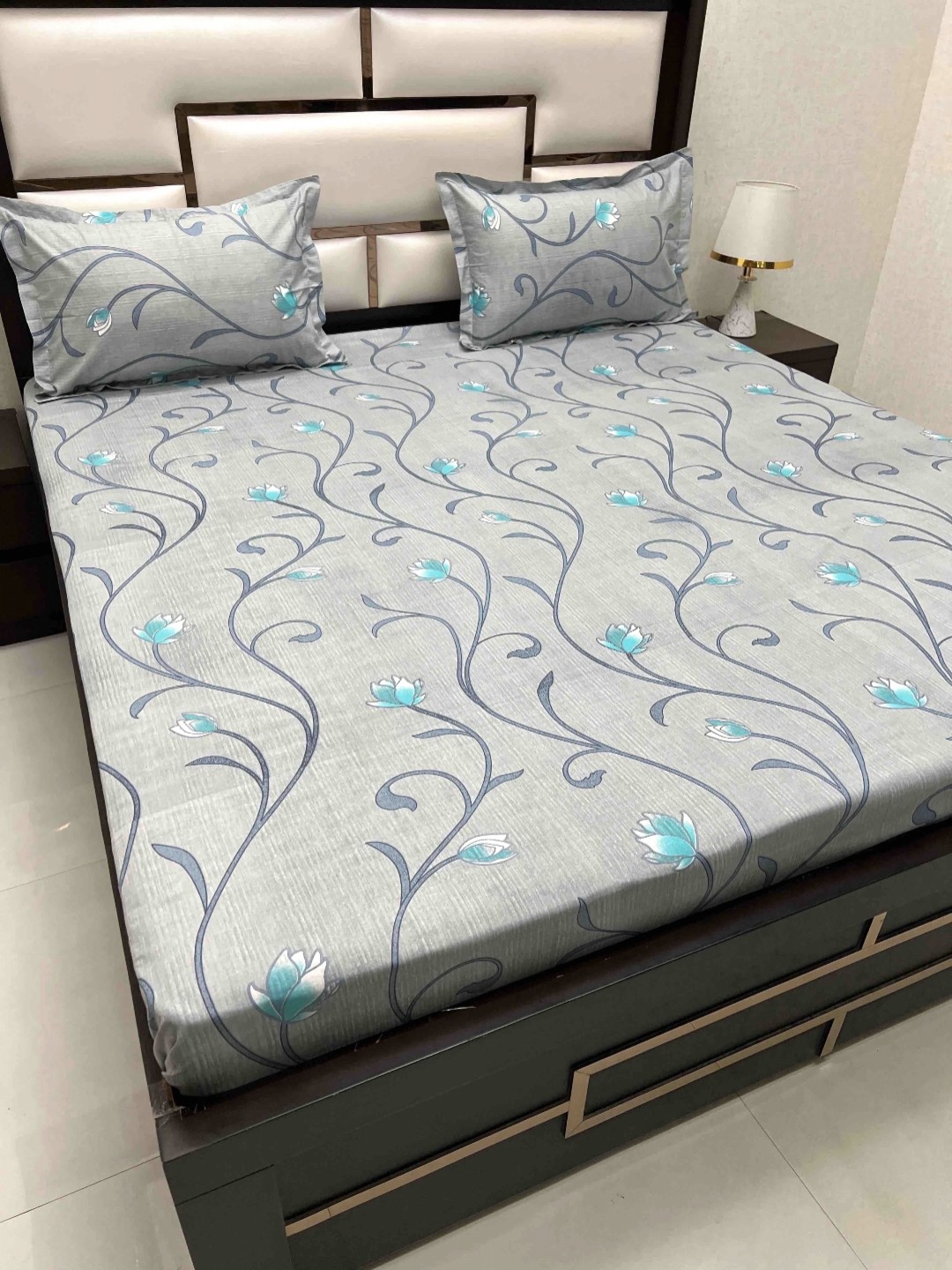 

Pure Decor Velar Grey Floral Pure Cotton 240 TC Super King Bedsheet Set-2.74 m x 3.06 m