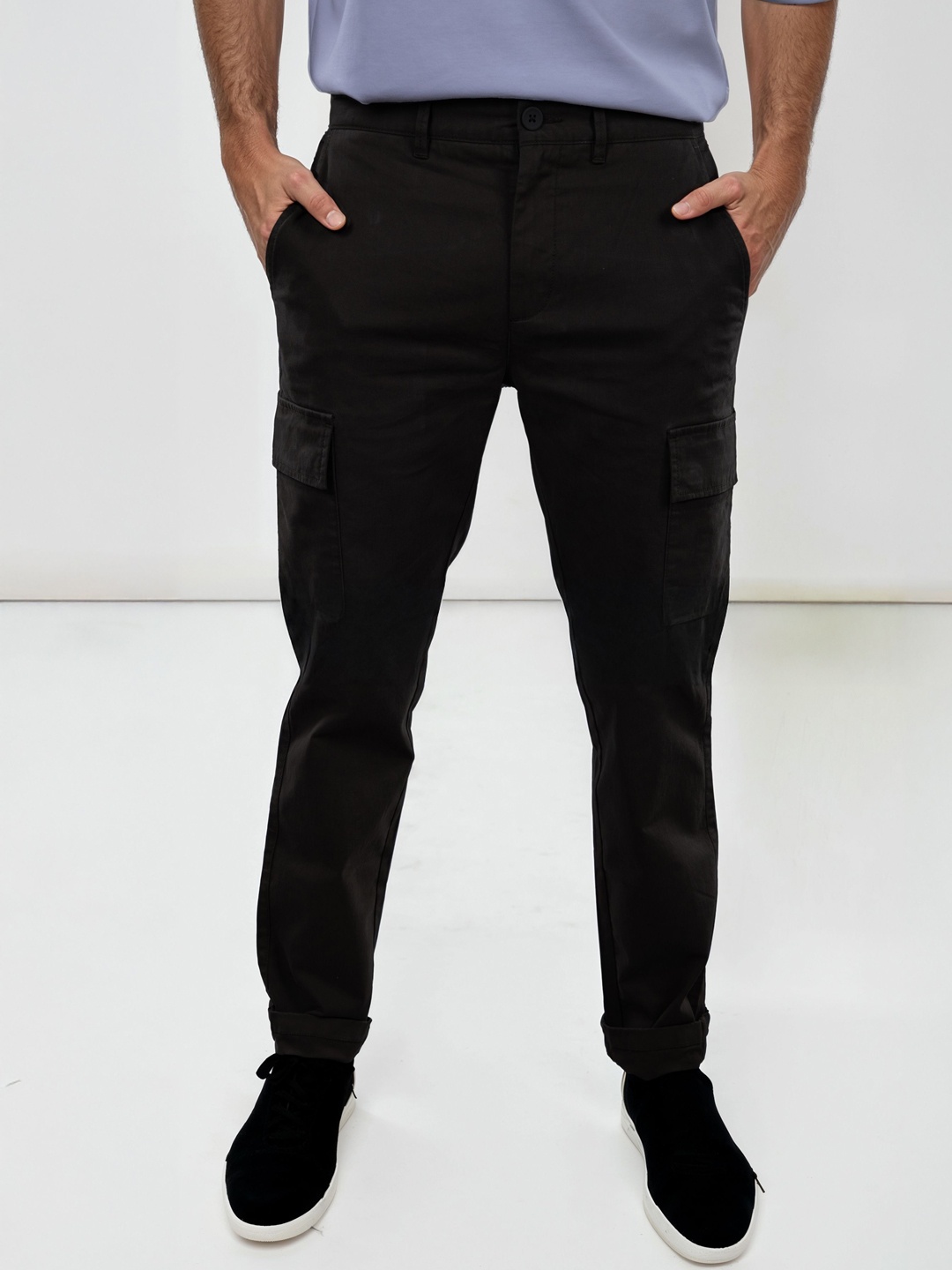 

Celio Men Slim Fit Easy Wash Solid Cotton Cargos Trousers, Black
