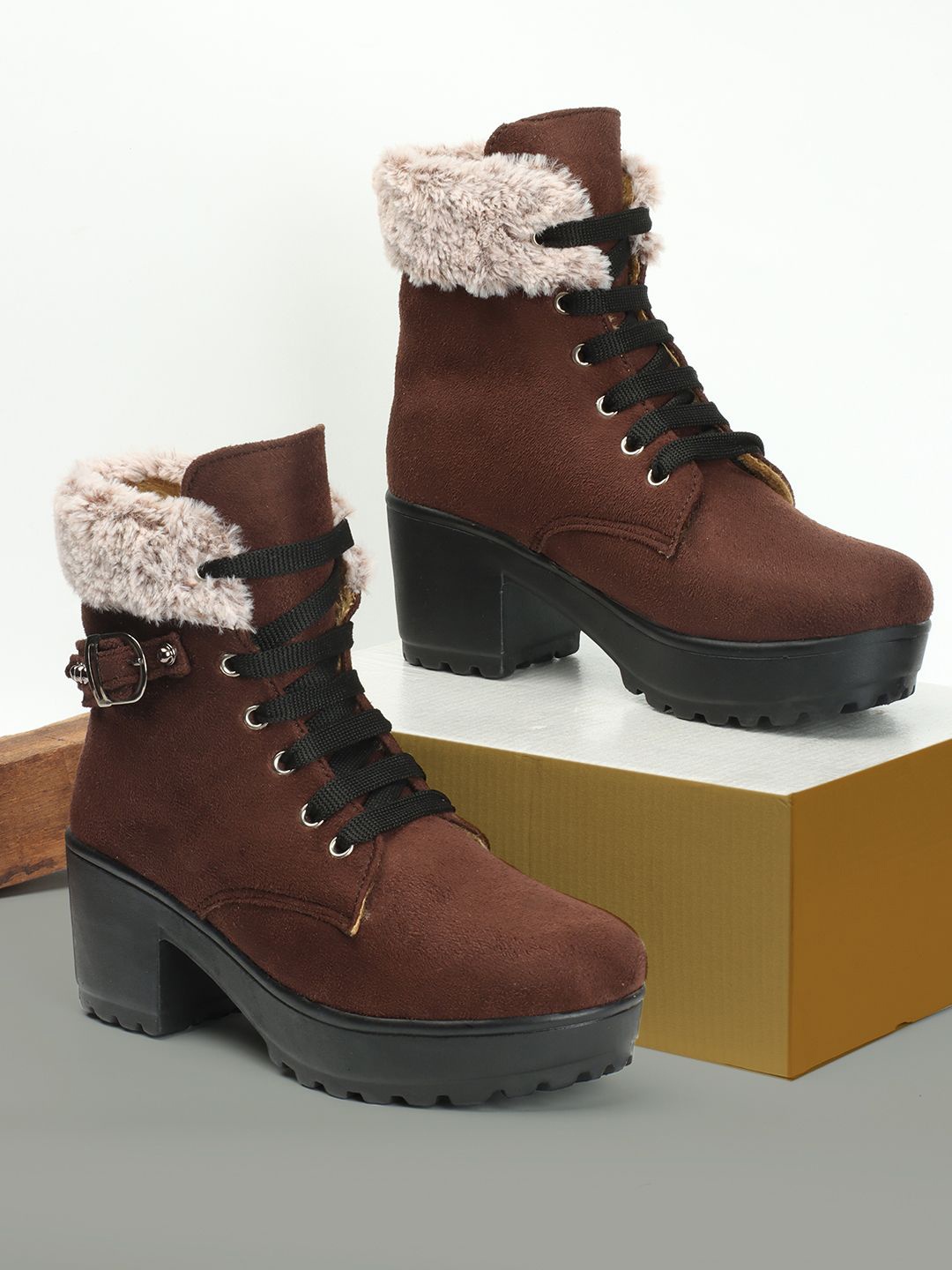 

Roadster Women Casual Wedge-Heeled Boots, Brown