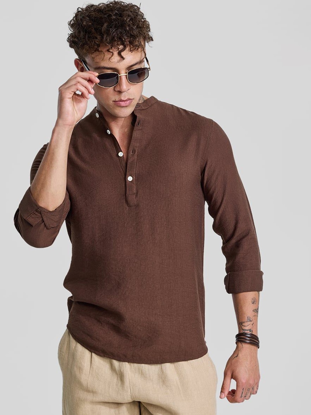 

Snitch Men Smart Band Collar Solid Casual Shirt, Brown
