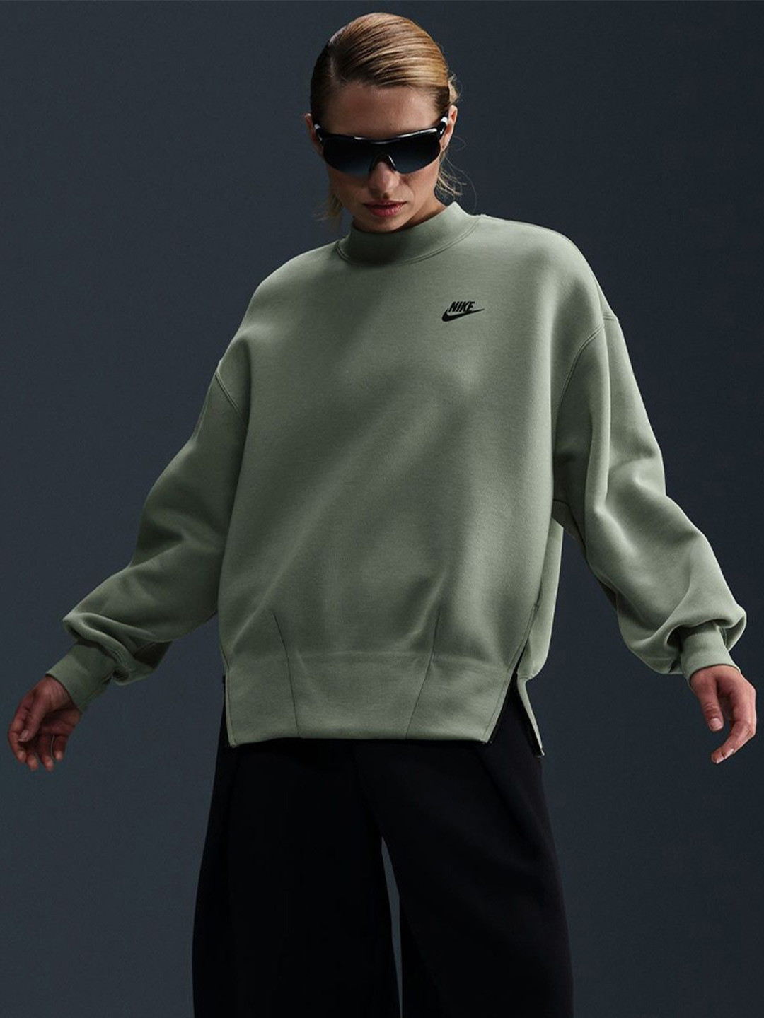 

Nike Sportswear Tech Fleece Women's Oversized Crew-Neck Sweatshirt, Green