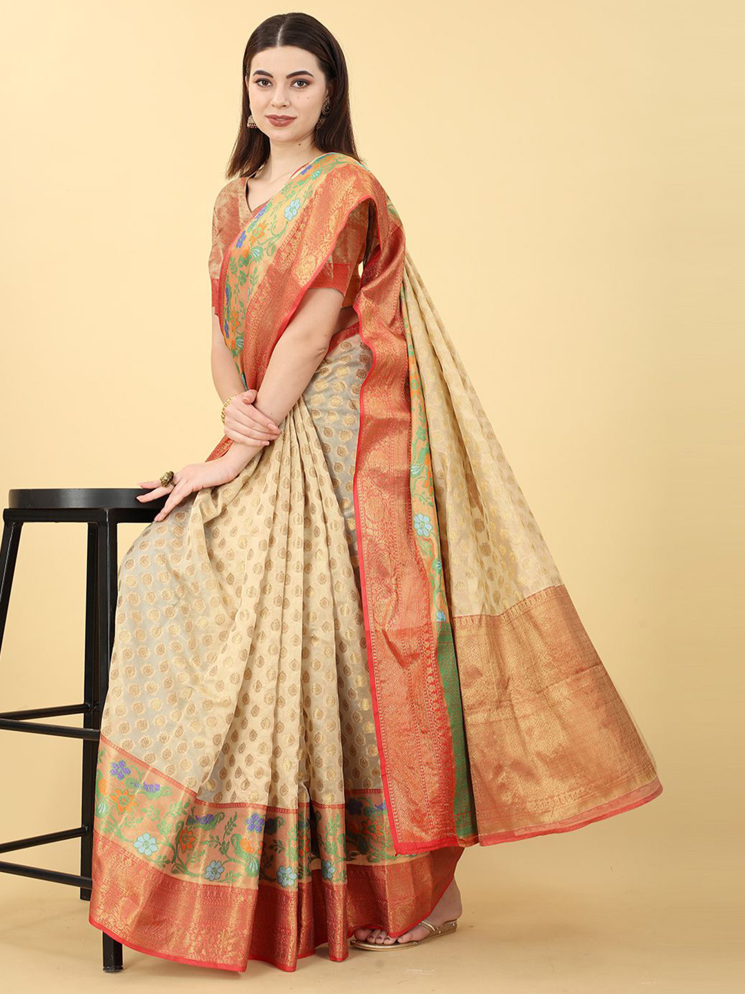 

JUST FASHION Woven Design Zari Banarasi Saree, Cream