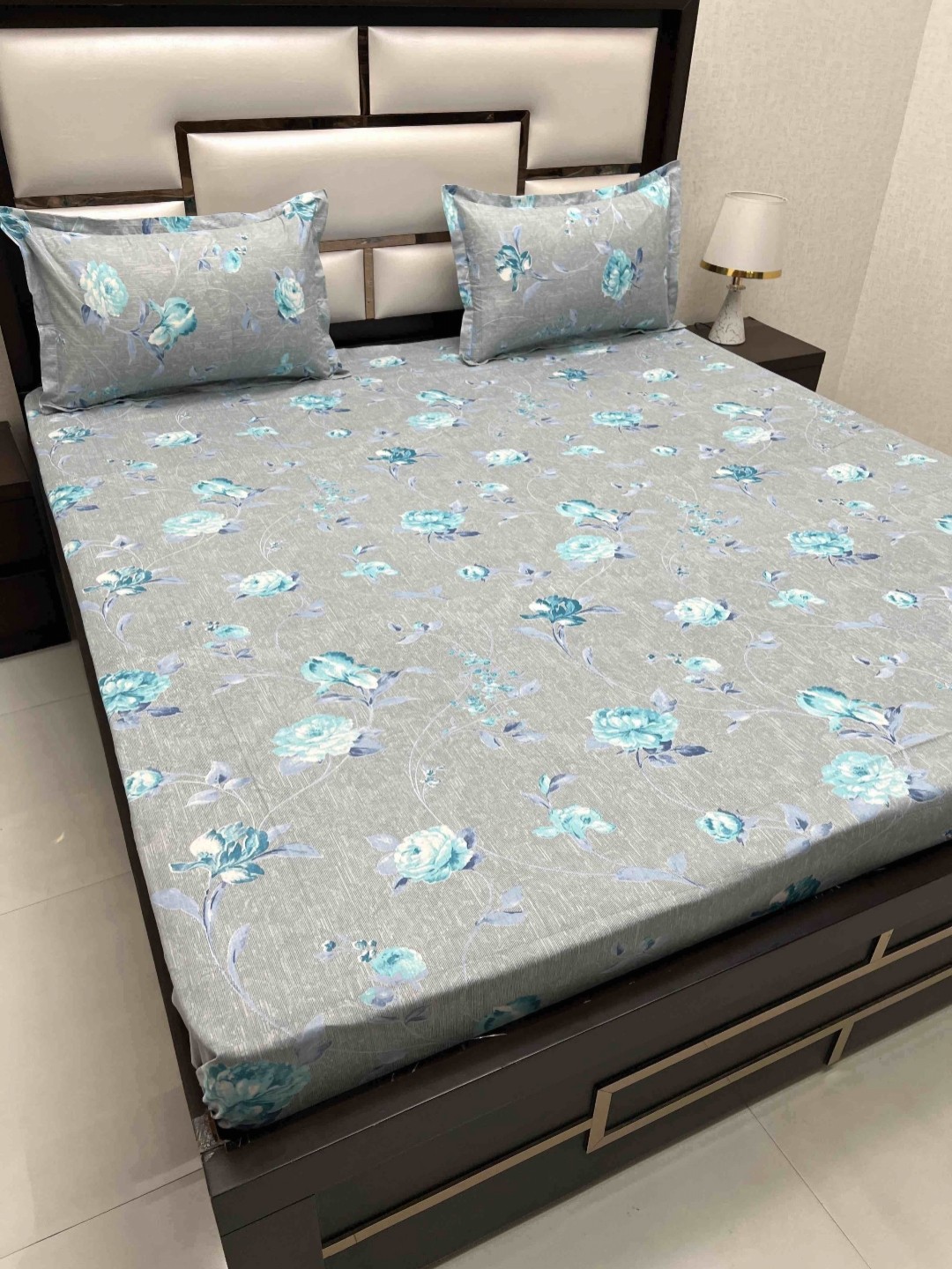 

Pure Decor Velar Grey Floral 220 TC Pure Cotton King Bedsheet Set-2.74m x 3.05 m